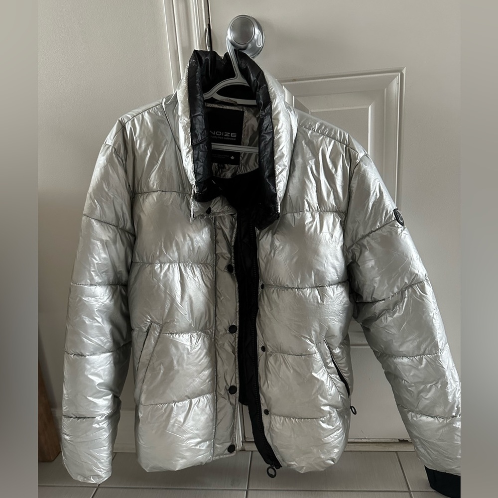 NOIZE down puff jacket in size M/L.